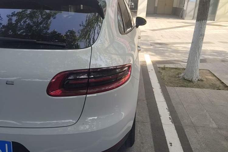 Used Porsche Macan 2017 Macan 2.0T Right Rear Taillight