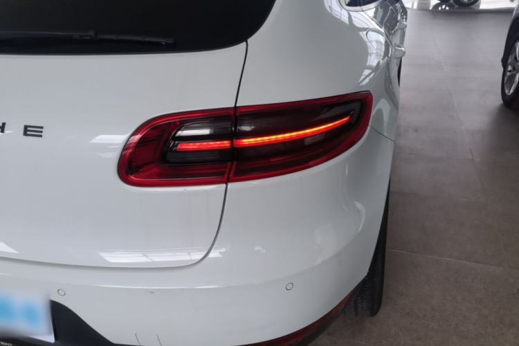 Used Porsche Macan 2017 Macan 2.0T Right Rear Taillight
