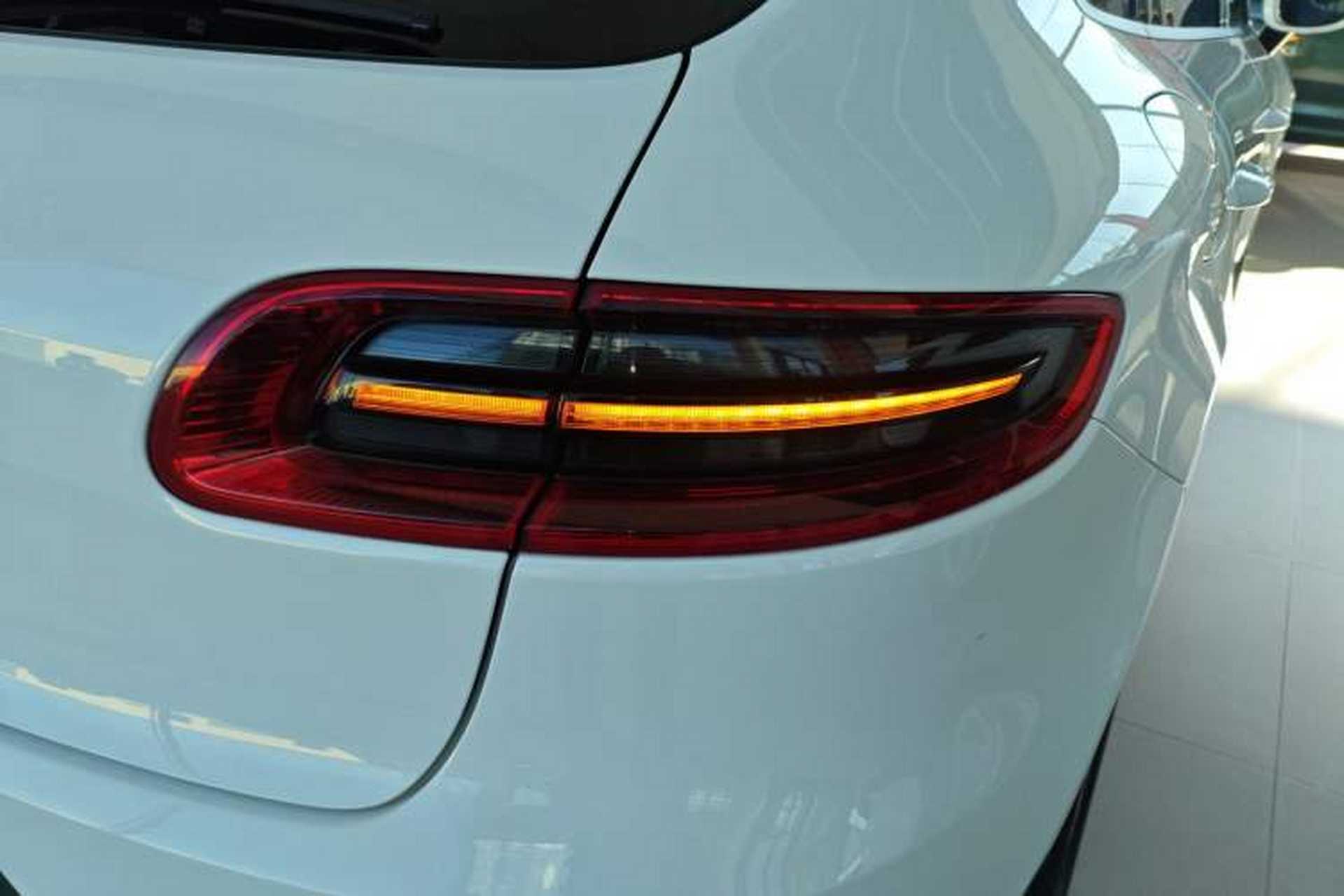 Used Porsche Macan 2017 Macan 2.0T Right Rear Taillight