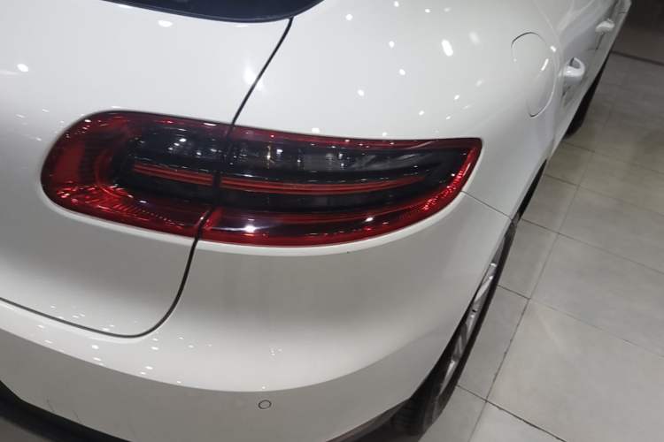 Used Porsche Macan 2017 Macan 2.0T Right Rear Taillight