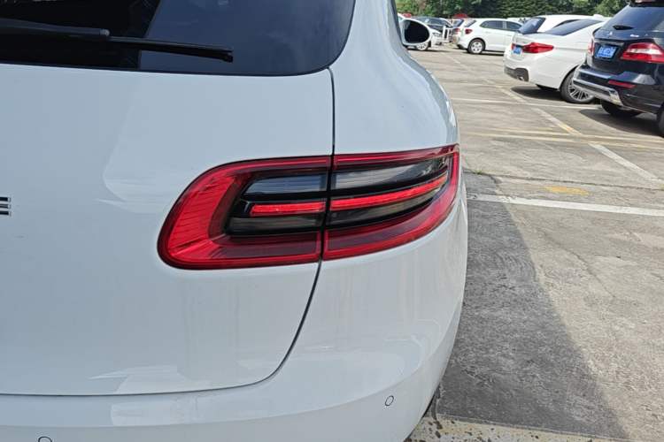Used Porsche Macan 2017 Macan 2.0T Right Rear Taillight