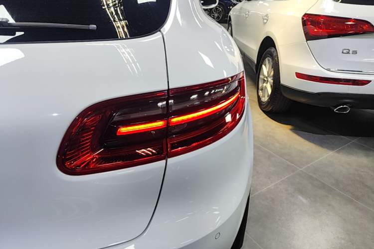 Used Porsche Macan 2017 Macan S 3.0T Right Rear Taillight