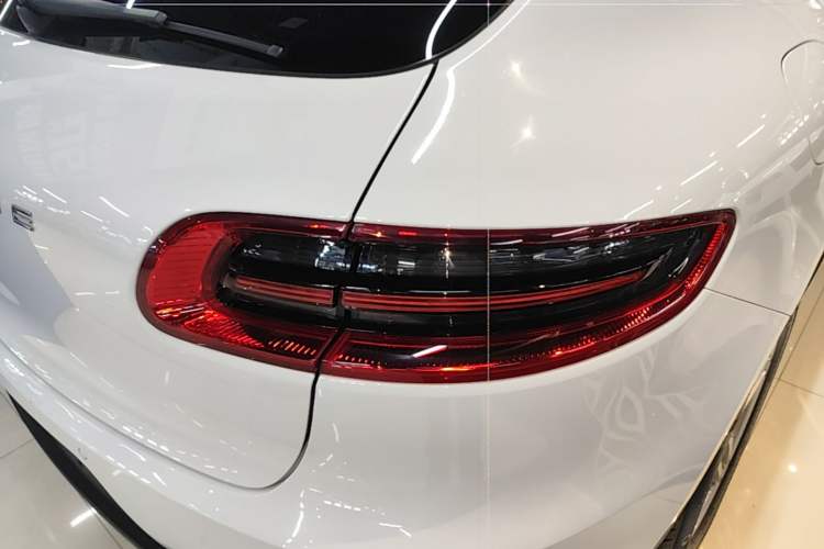 Used Porsche Macan 2017 Macan 2.0T Right Rear Taillight