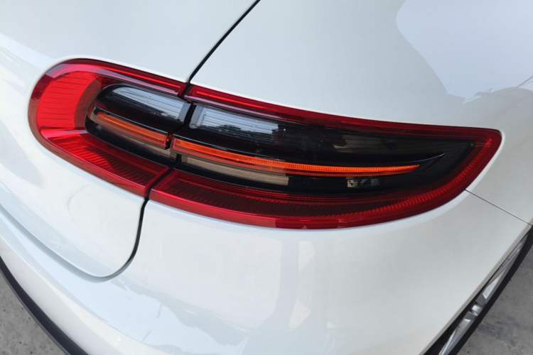 Used Porsche Macan 2017 Macan 2.0T Right Rear Taillight