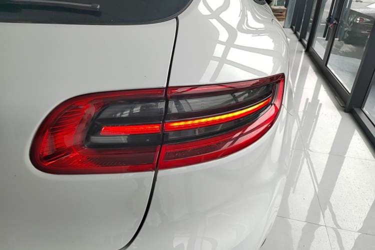 Used Porsche Macan 2017 Macan 2.0T Right Rear Taillight