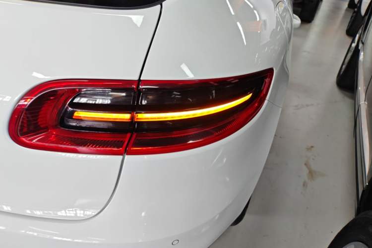 Used Porsche Macan 2017 Macan 2.0T Right Rear Taillight