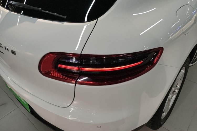 Used Porsche Macan 2017 Macan 2.0T Right Rear Taillight