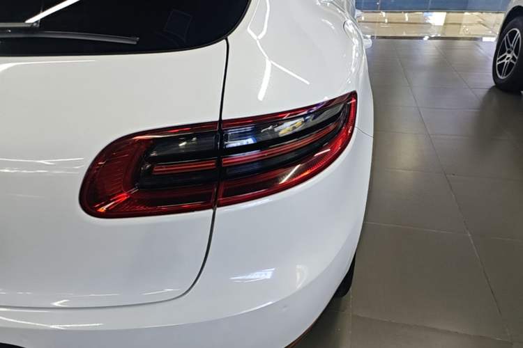 Used Porsche Macan 2017 Macan 2.0T Right Rear Taillight