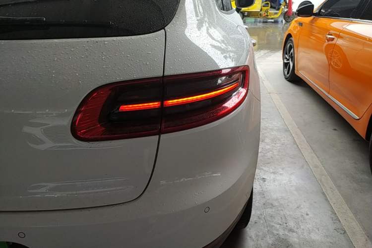 Used Porsche Macan 2017 Macan 2.0T Right Rear Taillight