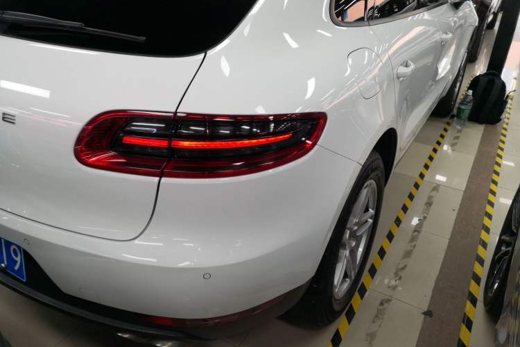Used Porsche Macan 2017 Macan 2.0T Right Rear Taillight