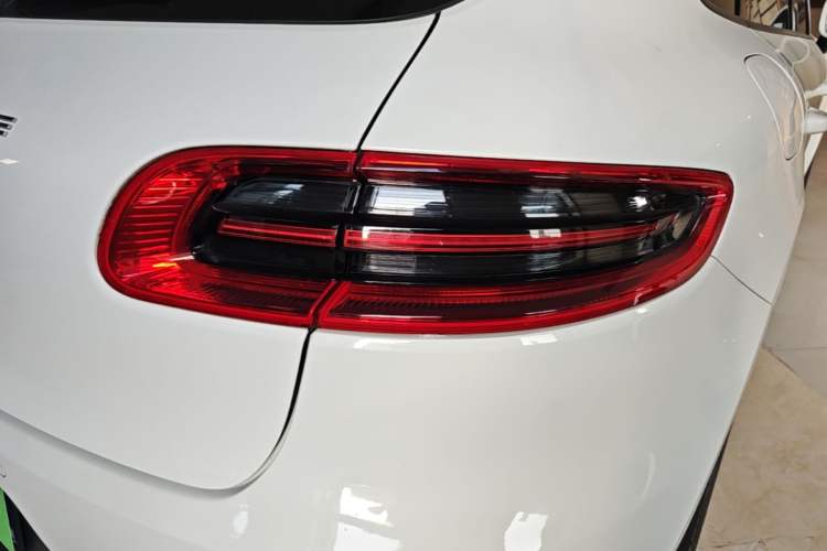 Used Porsche Macan 2017 Macan 2.0T Right Rear Taillight