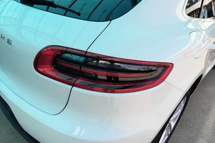 Used Porsche Macan 2017 Macan 2.0T Right Rear Taillight