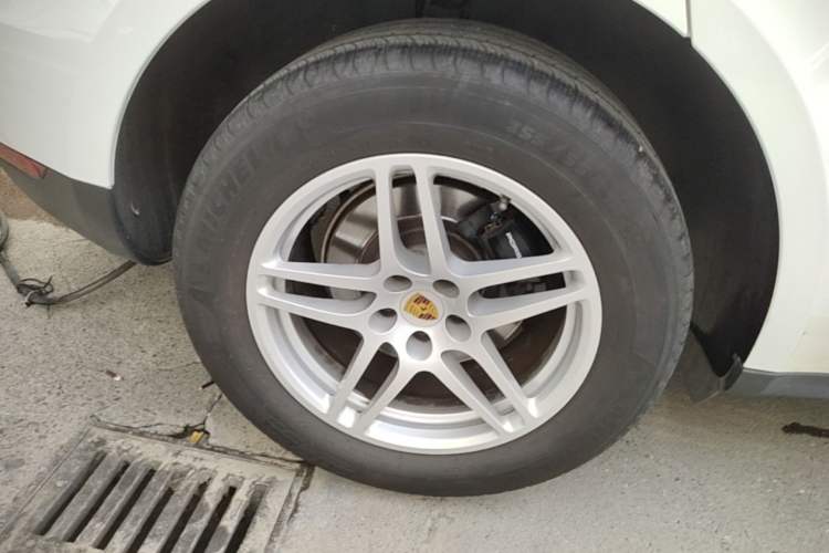 Used Porsche Macan 2017 Macan 2.0T Right Rear Wheel Hub