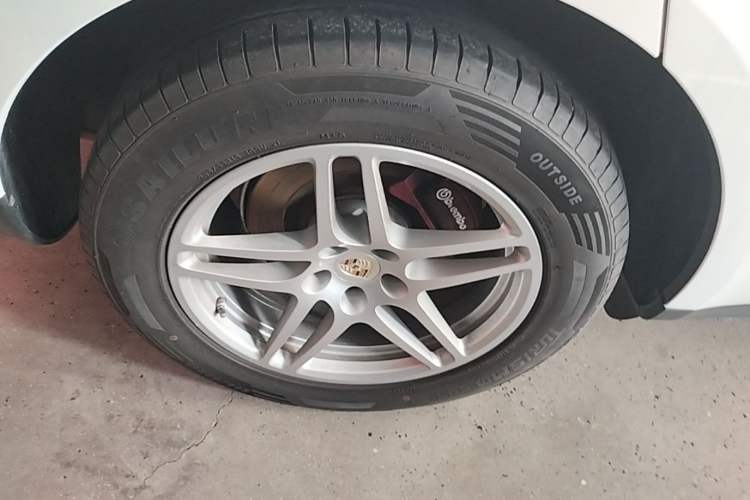 Used Porsche Macan 2017 Macan 2.0T Right Rear Wheel Hub