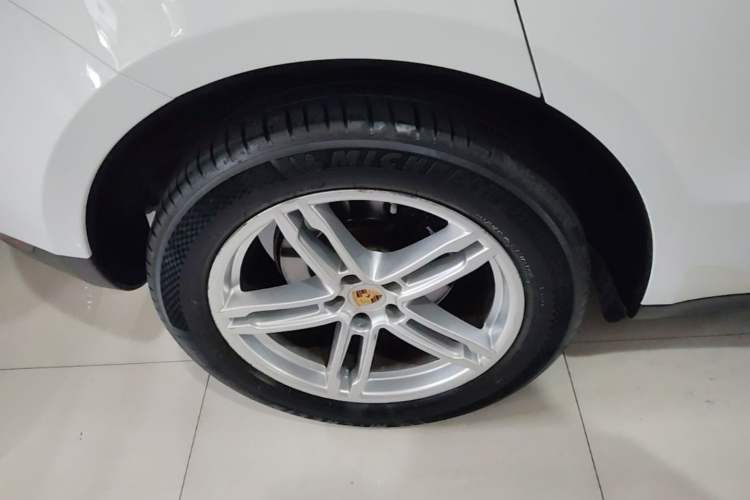 Used Porsche Macan 2017 Macan 2.0T Right Rear Wheel Hub