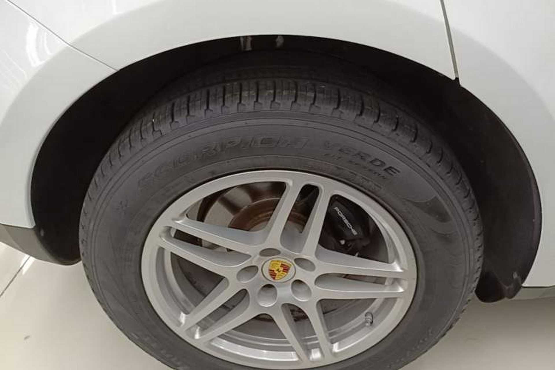 Used Porsche Macan 2017 Macan 2.0T Right Rear Wheel Hub