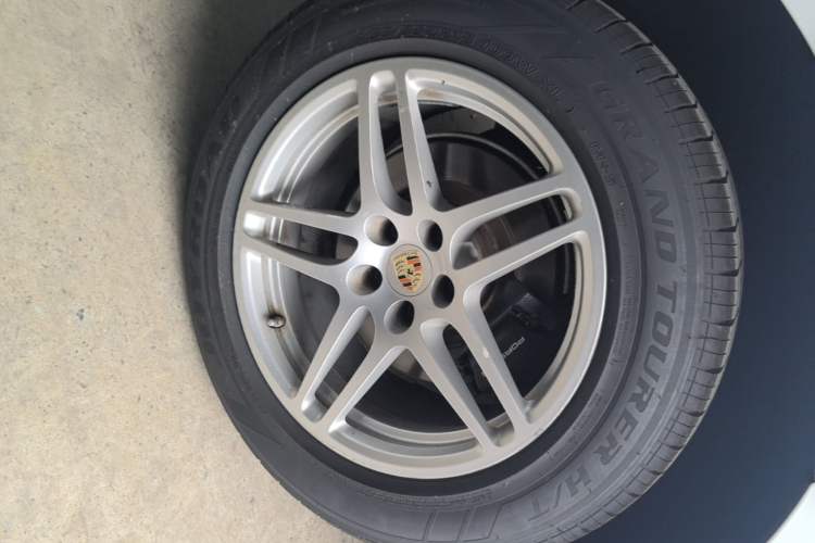 Used Porsche Macan 2017 Macan 2.0T Right Rear Wheel Hub