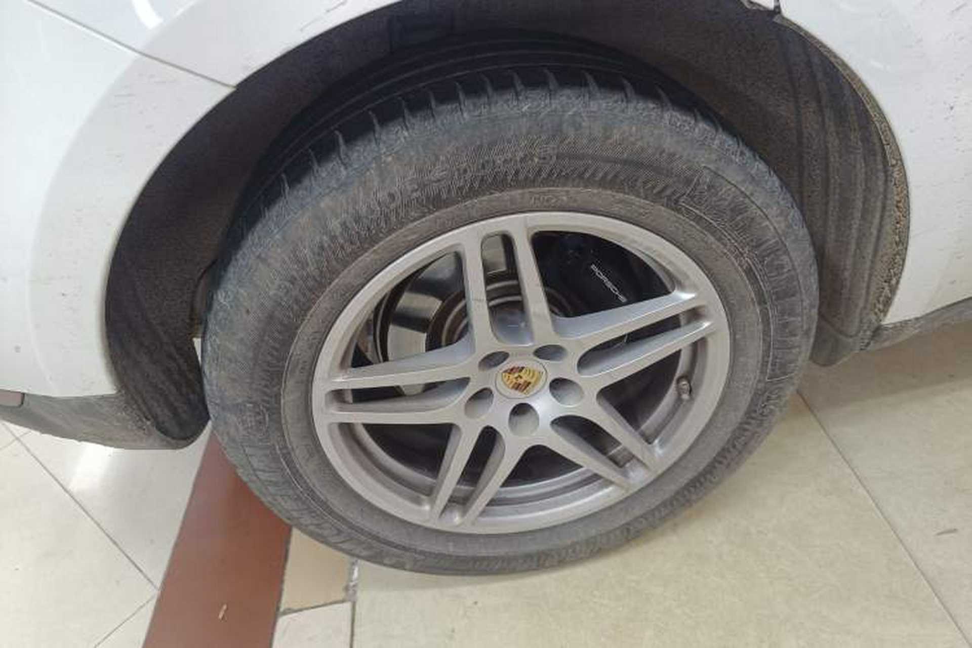 Used Porsche Macan 2017 Macan 2.0T Right Rear Wheel Hub