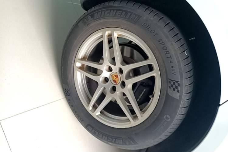 Used Porsche Macan 2017 Macan 2.0T Right Rear Wheel Hub