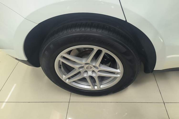 Used Porsche Macan 2017 Macan 2.0T Right Rear Wheel Hub