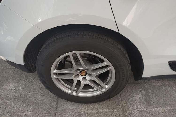 Used Porsche Macan 2017 Macan 2.0T Right Rear Wheel Hub