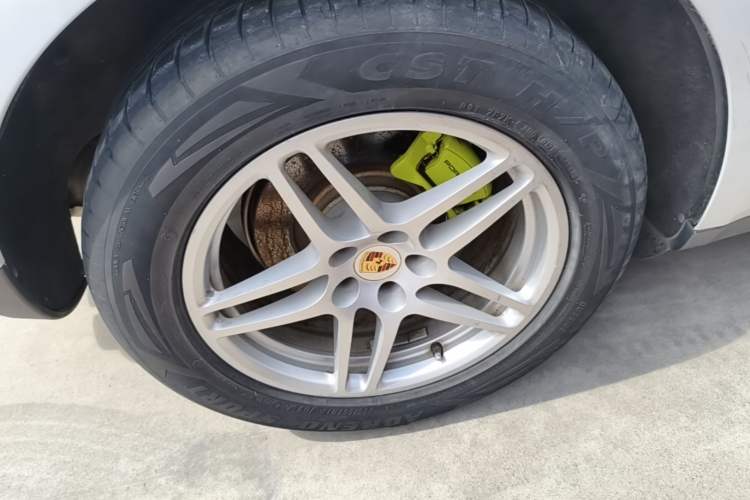 Used Porsche Macan 2017 Macan S 3.0T Right Rear Wheel Hub