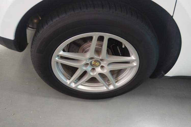 Used Porsche Macan 2017 Macan 2.0T Right Rear Wheel Hub