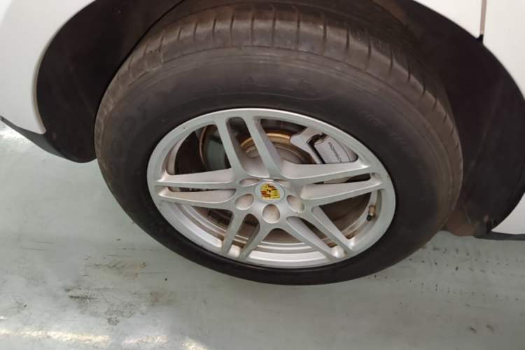 Used Porsche Macan 2017 Macan S 3.0T Right Rear Wheel Hub