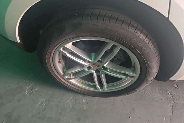 Used Porsche Macan 2017 Macan S 3.0T Right Rear Wheel Hub