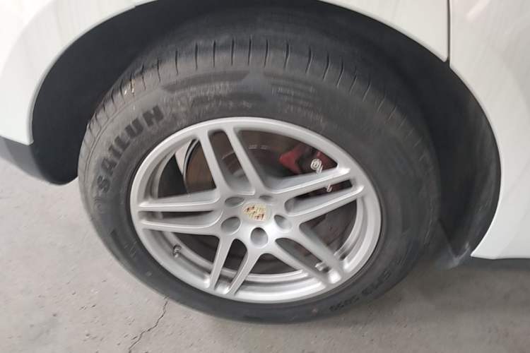Used Porsche Macan 2017 Macan 2.0T Right Rear Wheel Hub