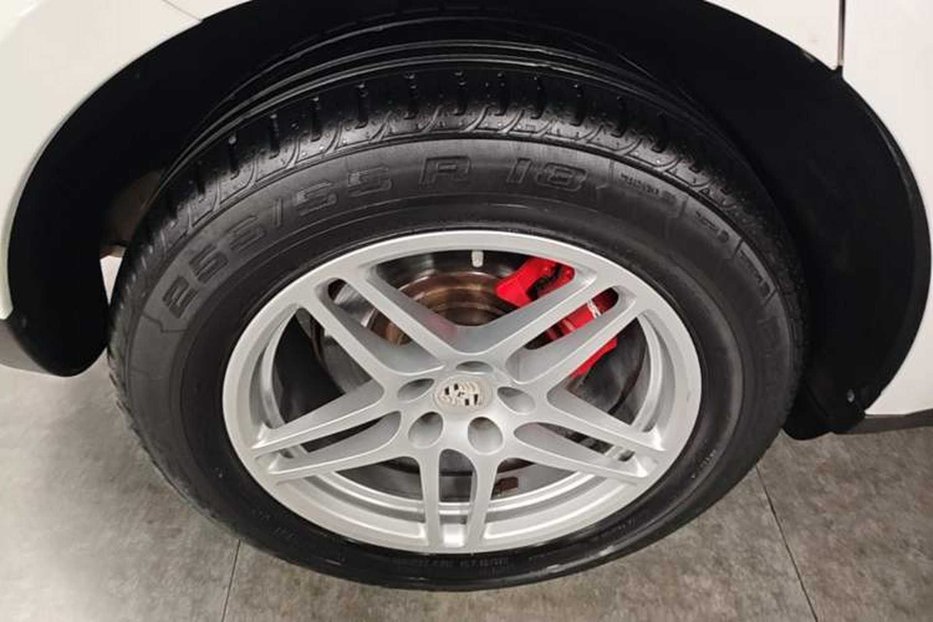 Used Porsche Macan 2017 Macan 2.0T Right Rear Wheel Hub