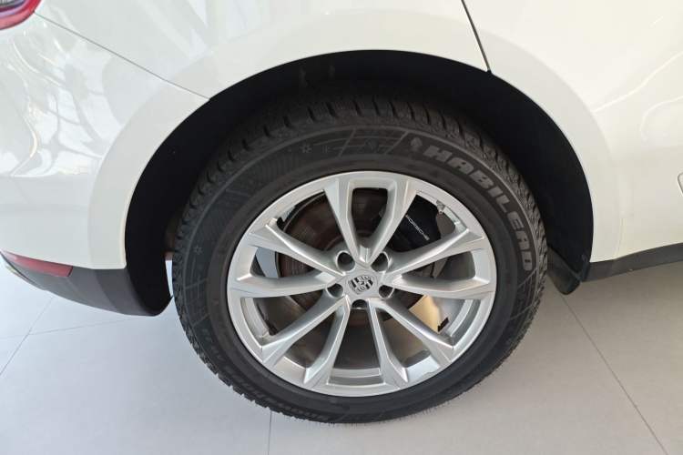 Used Porsche Macan 2017 Macan 2.0T Right Rear Wheel Hub