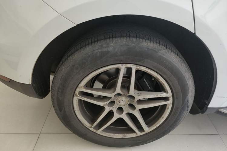 Used Porsche Macan 2017 Macan 2.0T Right Rear Wheel Hub