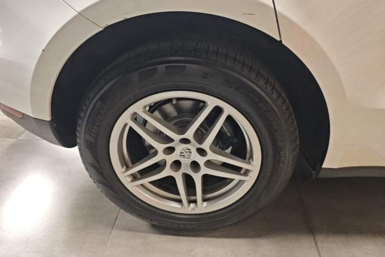 Used Porsche Macan 2017 Macan 2.0T Right Rear Wheel Hub