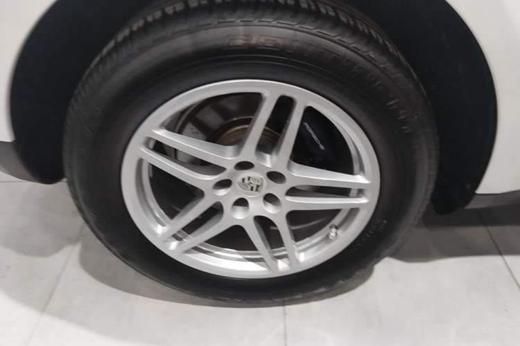 Used Porsche Macan 2017 Macan 2.0T Right Rear Wheel Hub