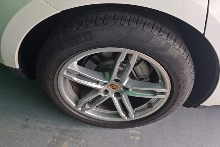 Used Porsche Macan 2017 Macan S 3.0T Right Rear Wheel Hub