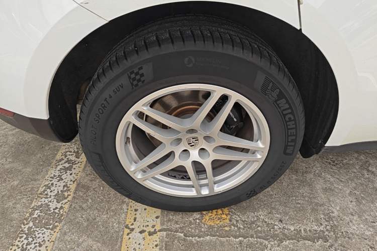 Used Porsche Macan 2017 Macan 2.0T Right Rear Wheel Hub