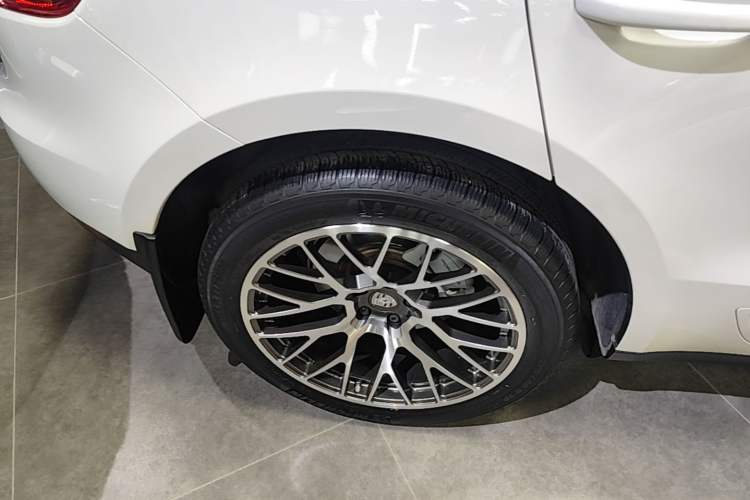 Used Porsche Macan 2017 Macan S 3.0T Right Rear Wheel Hub