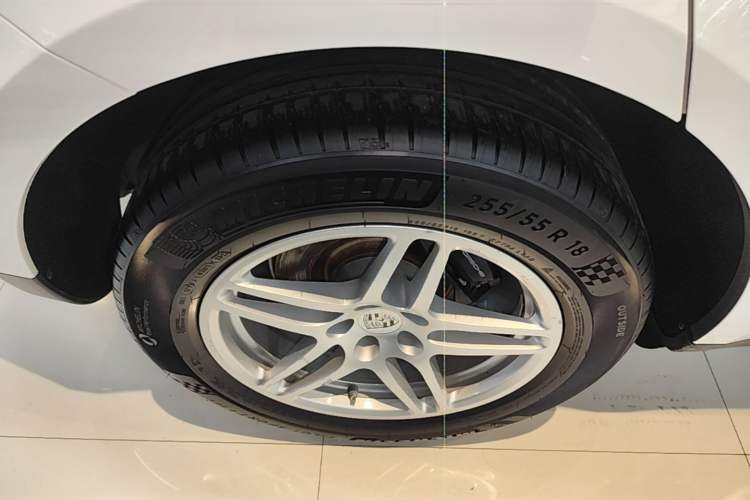 Used Porsche Macan 2017 Macan 2.0T Right Rear Wheel Hub