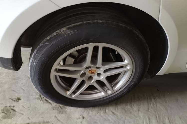 Used Porsche Macan 2017 Macan 2.0T Right Rear Wheel Hub