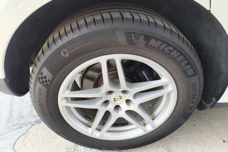 Used Porsche Macan 2017 Macan 2.0T Right Rear Wheel Hub