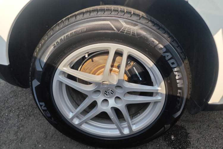 Used Porsche Macan 2017 Macan 2.0T Right Rear Wheel Hub