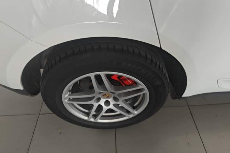Used Porsche Macan 2017 Macan 2.0T Right Rear Wheel Hub