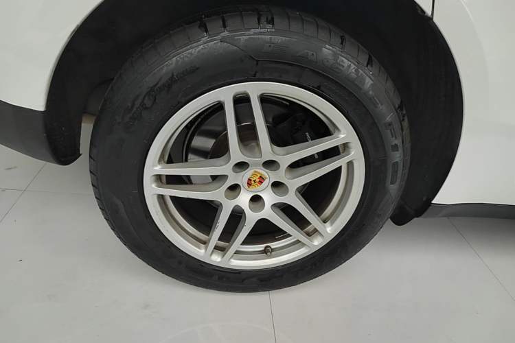 Used Porsche Macan 2017 Macan 2.0T Right Rear Wheel Hub