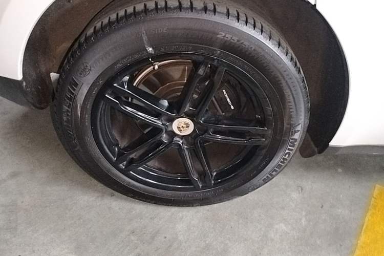 Used Porsche Macan 2017 Macan 2.0T Right Rear Wheel Hub