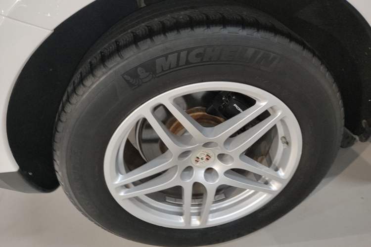 Used Porsche Macan 2017 Macan 2.0T Right Rear Wheel Hub