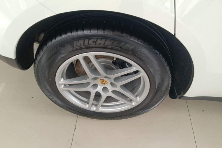Used Porsche Macan 2017 Macan 2.0T Right Rear Wheel Hub