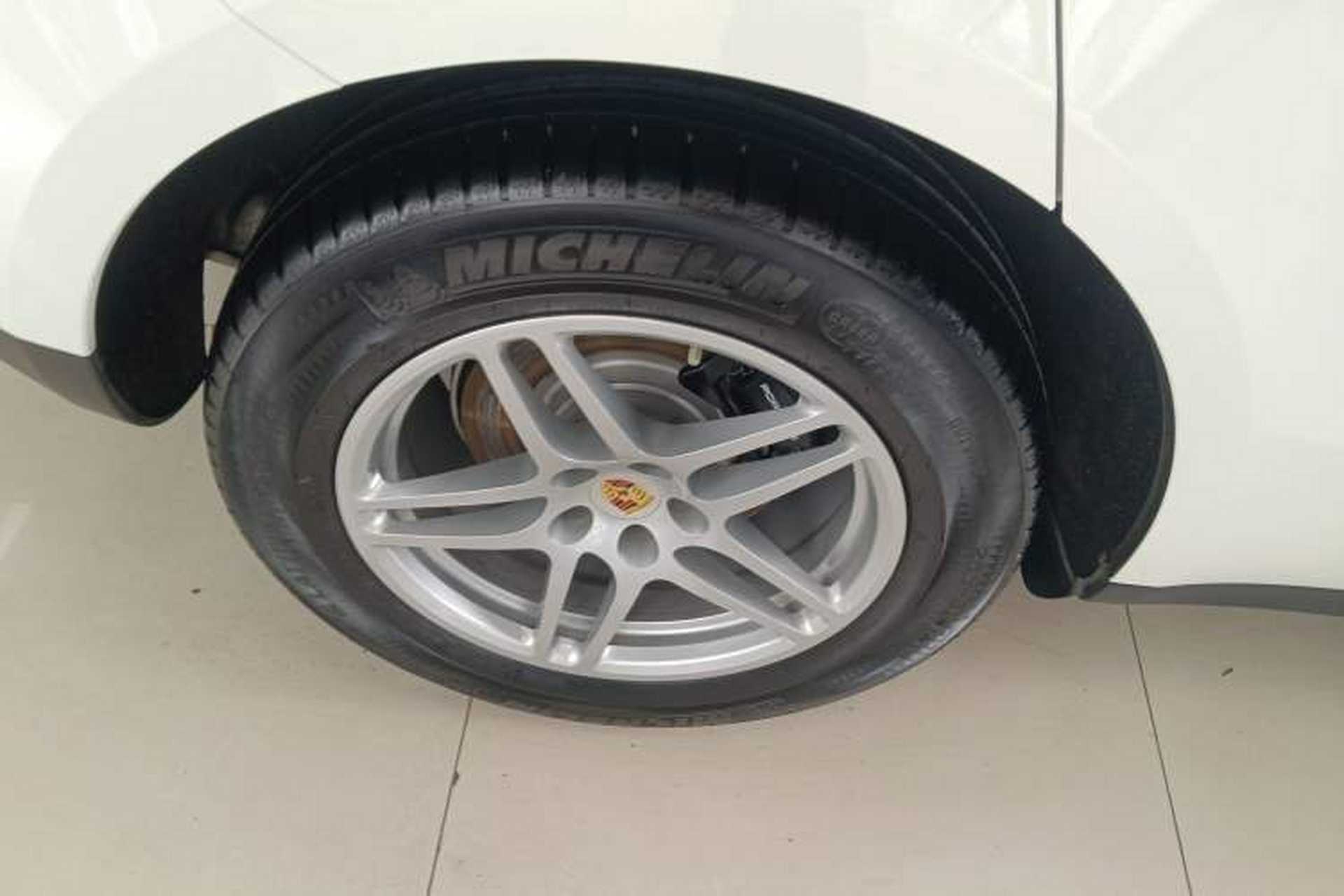Used Porsche Macan 2017 Macan 2.0T Right Rear Wheel Hub
