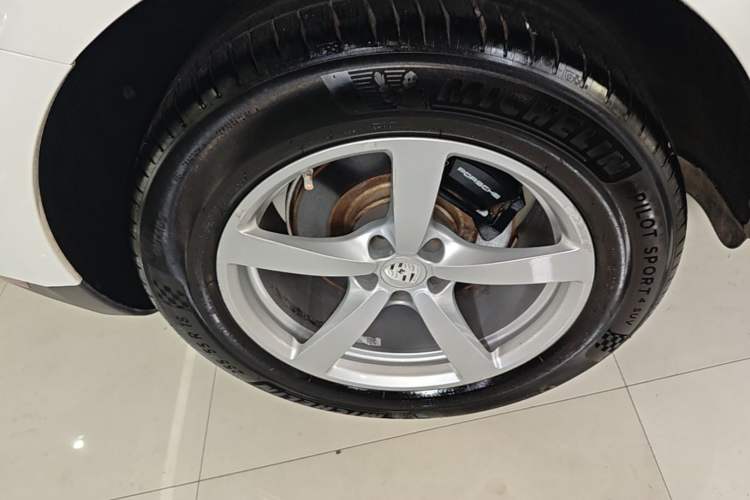 Used Porsche Macan 2017 Macan 2.0T Right Rear Wheel Hub