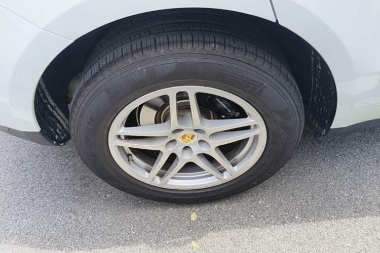 Used Porsche Macan 2017 Macan 2.0T Right Rear Wheel Hub